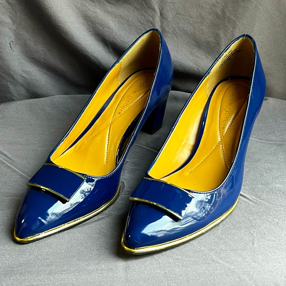 NWOT sz 6.5 Andrew Geller blue patent leather block heels